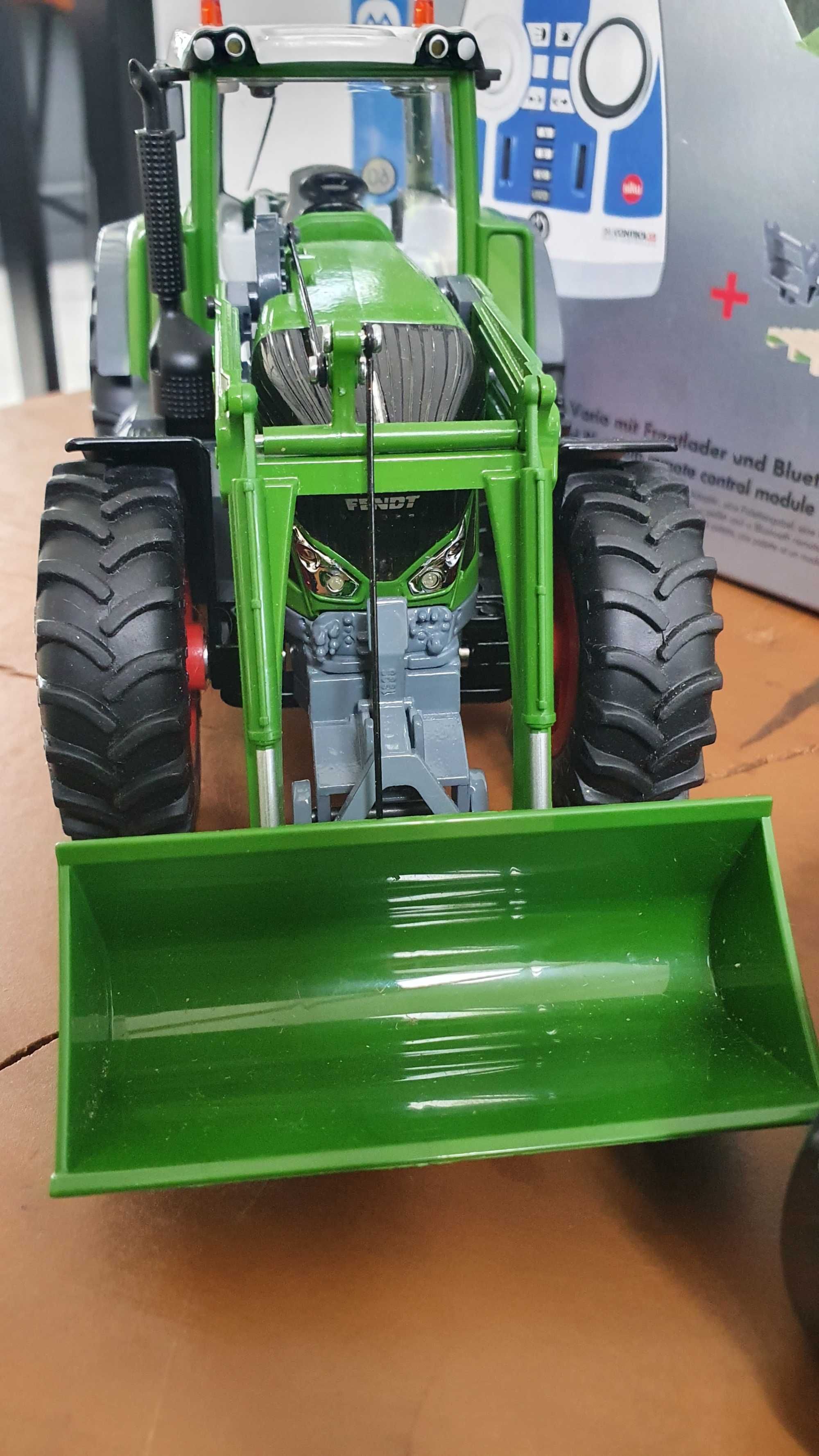 Siku Control 6796 Fendt 933 Vario Traktor ciągnik