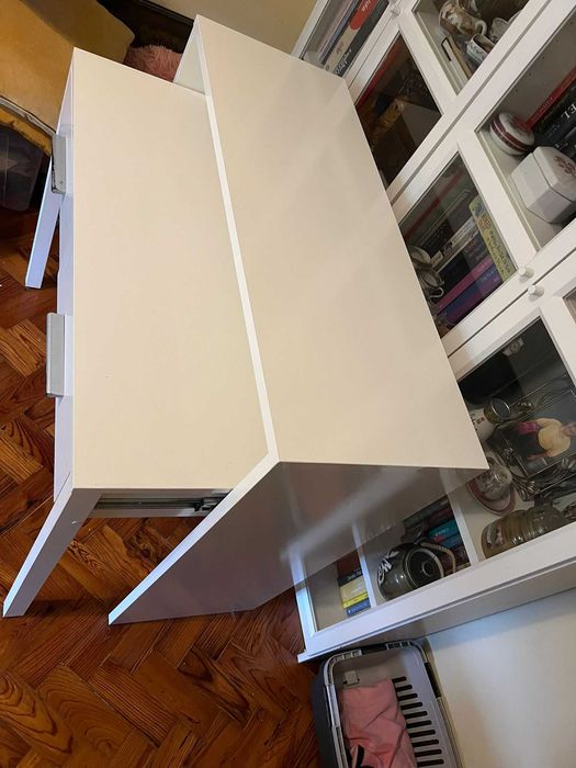 Mesa de escritorio ou movel de apoio extensivel