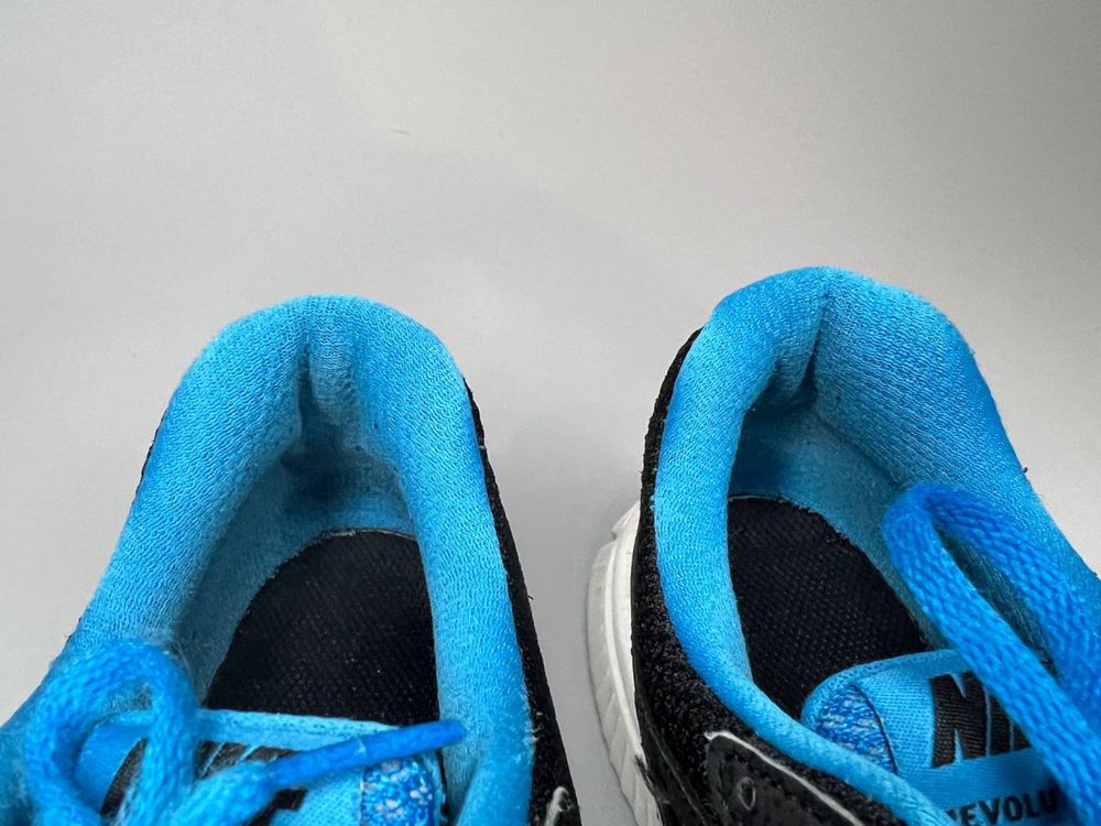 Кросівки nike revolution 2