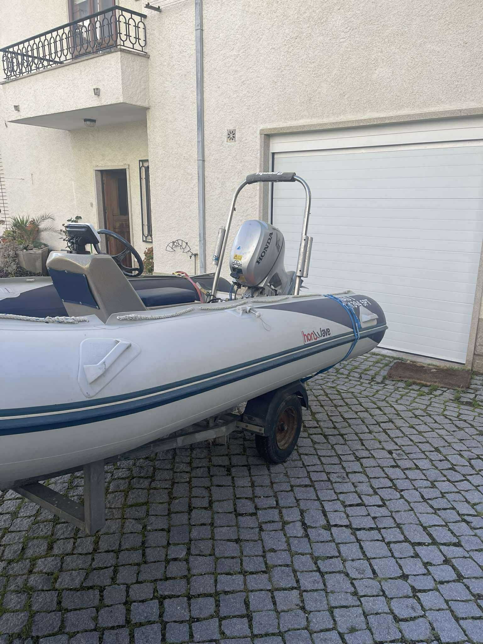 Barco HonWave T40 (4metros) com Motor Honda BF20 (20cvs)