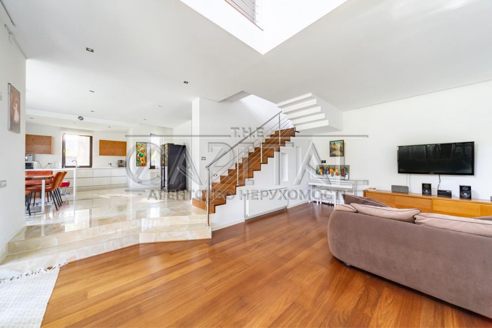 Київ, Святошинський район, вул. Патріарха Володимира Романюка 300м2