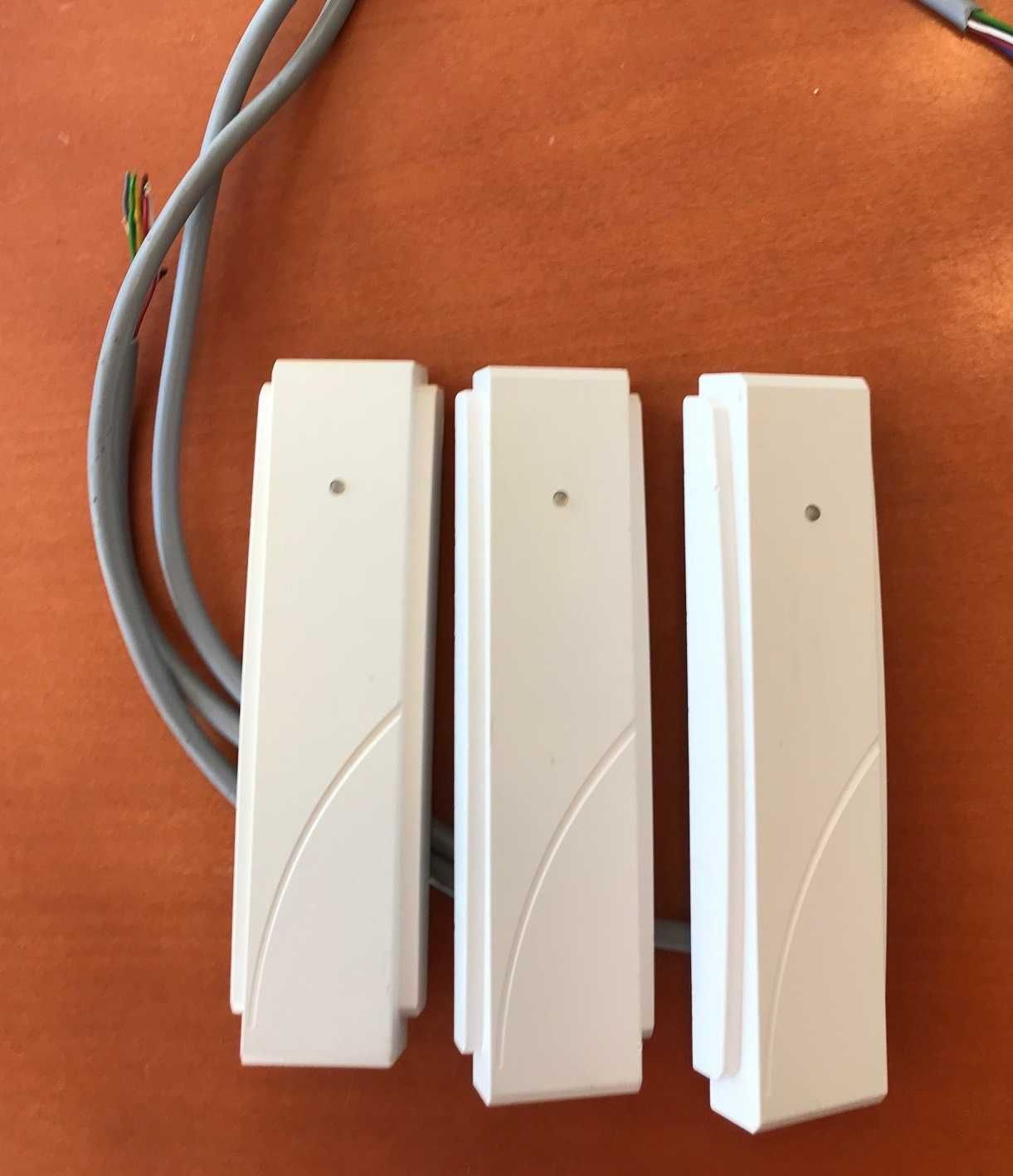 Satel Integra expander INT-R i trzy czytniki CZ-EMM2 cena za komplet