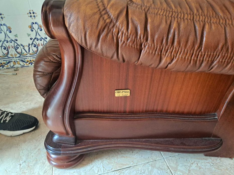 EM PELE GENUINA SOFÁS 1  DE 3 lufares e 2 poltronas