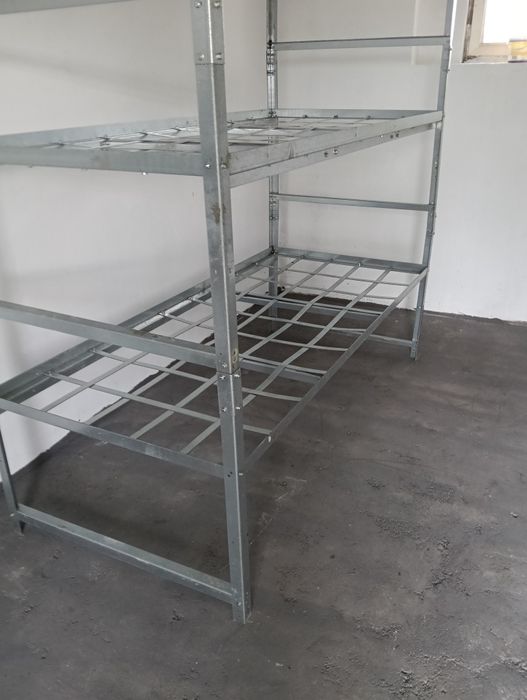 Łóżka metalowe piętrowe