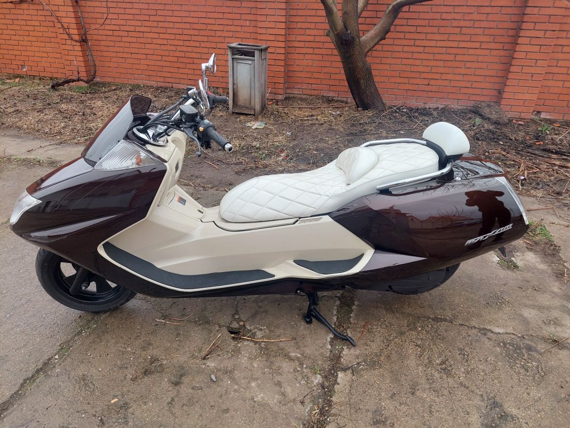 Скутер Yamaha maxam