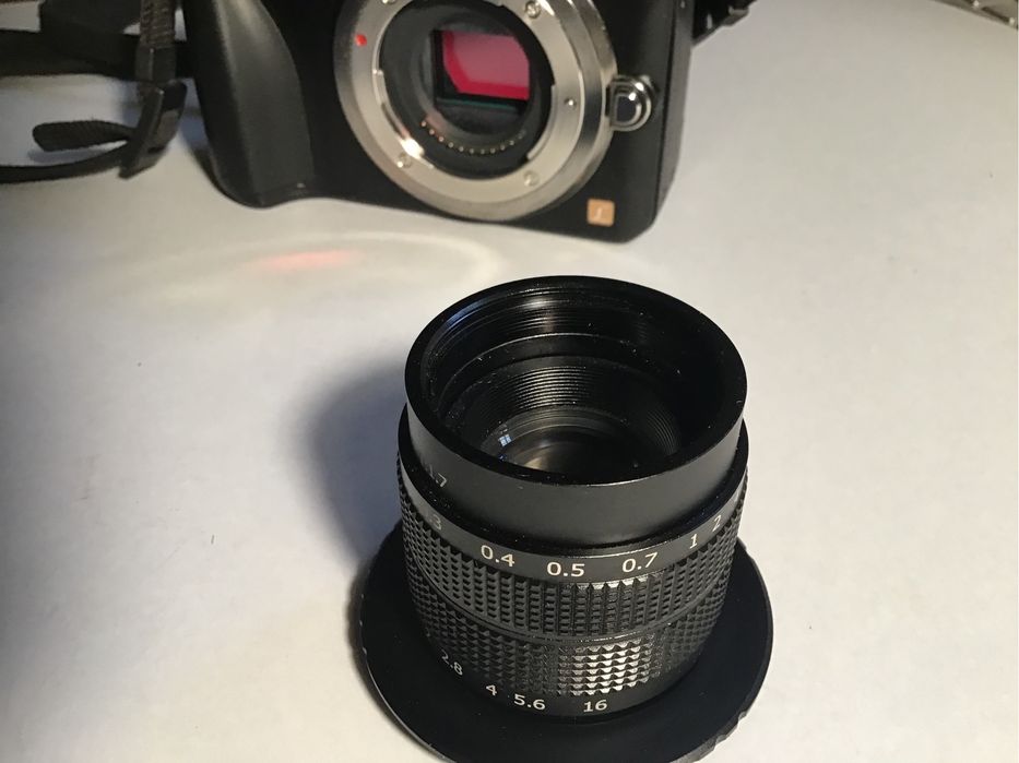 Objetiva de 35mm 1:1.7 com adaptador para formato micro 4/3