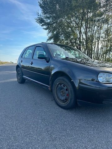 Golf4 1.6 SR Benzyna 1998r.