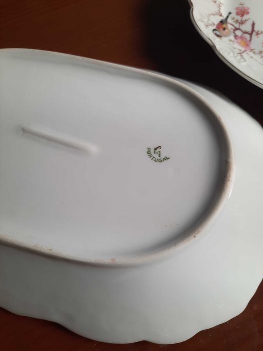 Serviço Vista Alegre de luxo muito antigo