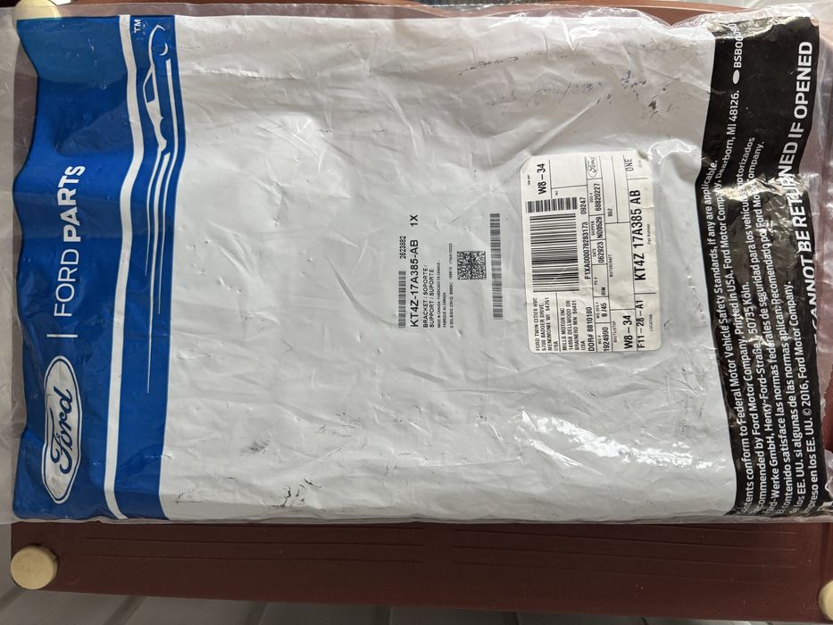 Подіум, рамка під номерний знак Ford Edge -ОРИГІНАЛ НОВА,ЗАПАКОВАНА