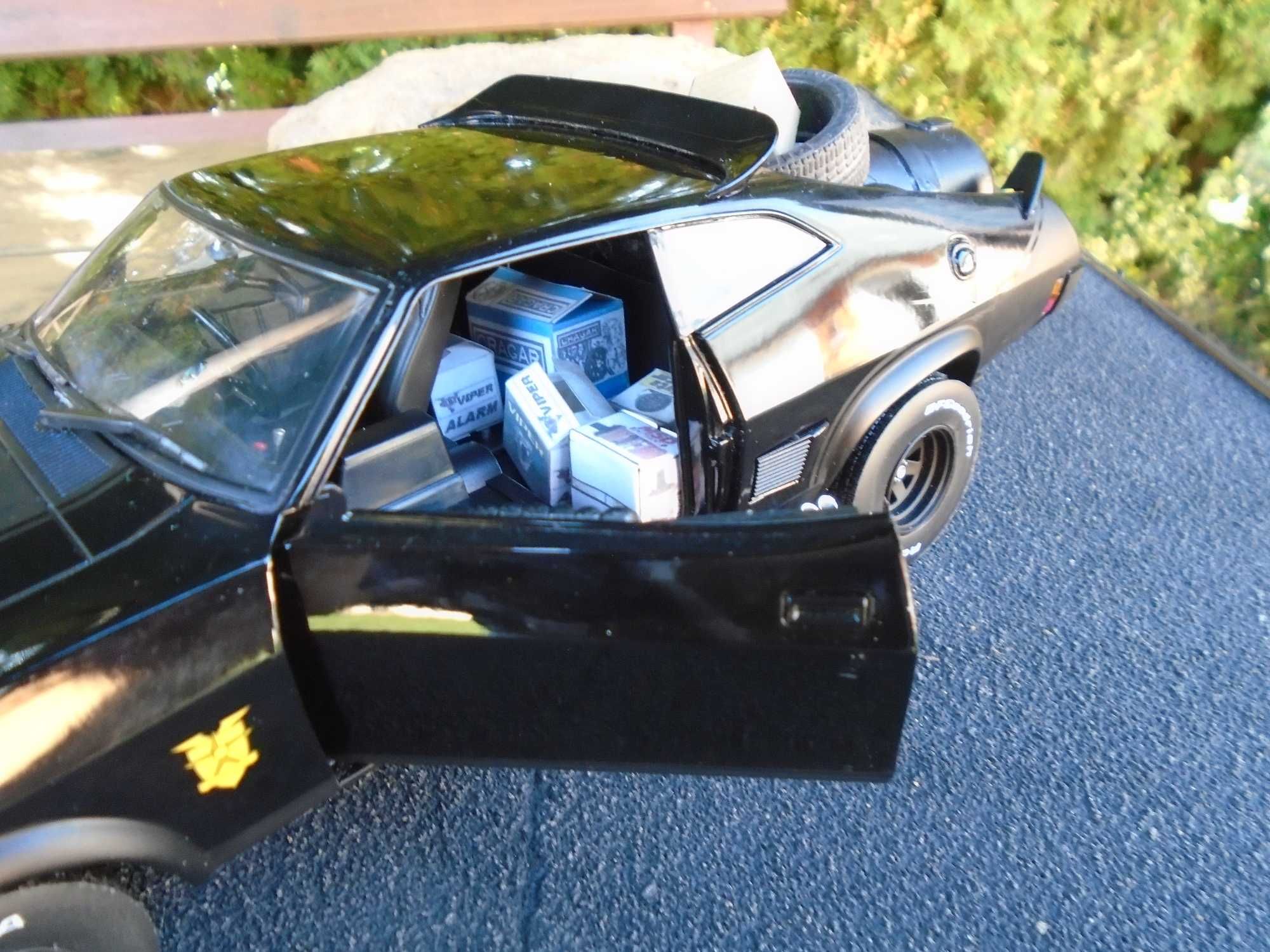 Ford Falcon V8 Interceptor Mad Max 2 Road Warrior 1:18