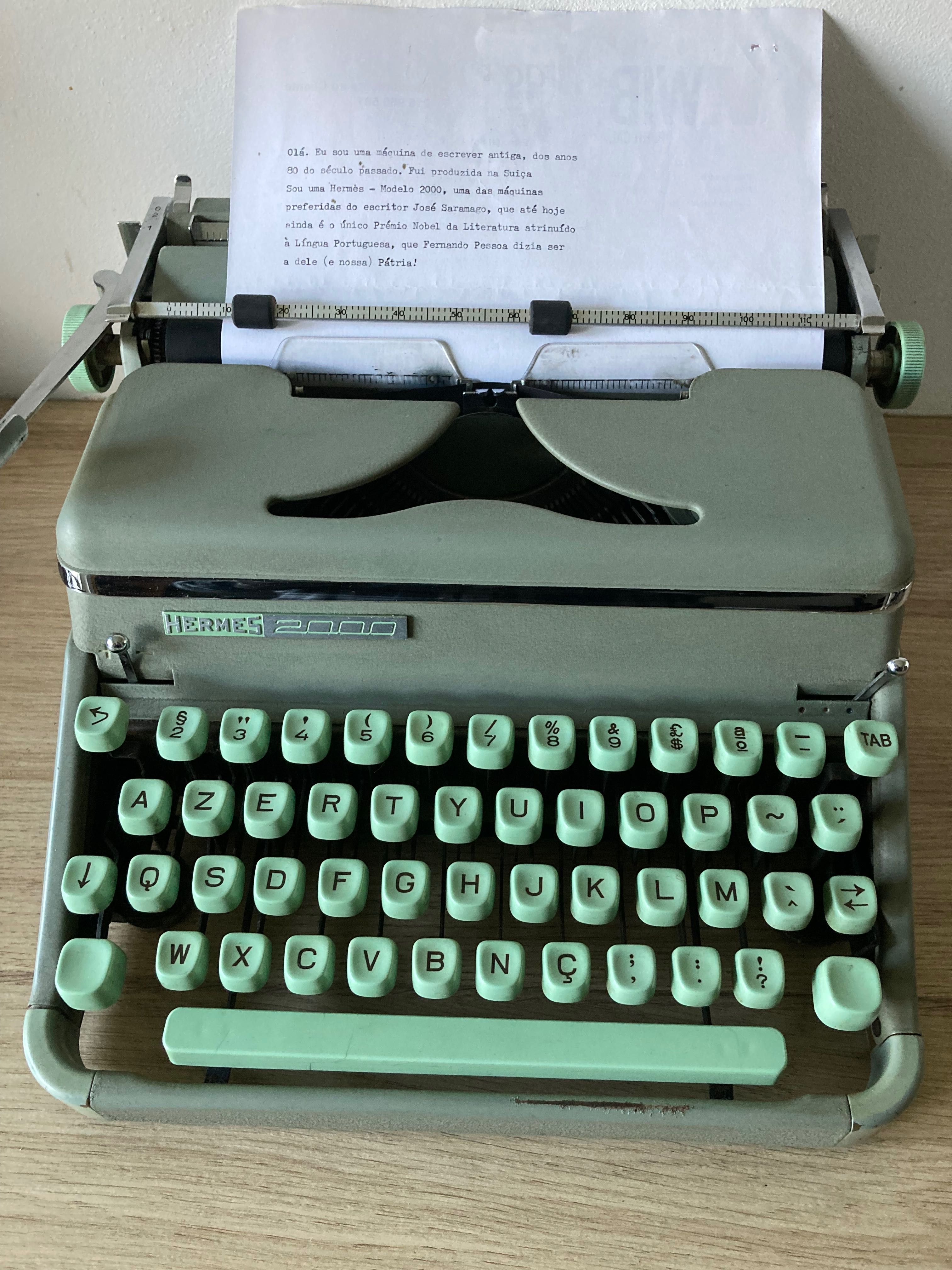 Máquina de escrever  - Hermes 2000