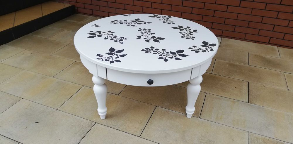 Stolik okrągły biały Ikea po renowacji z szufladą kawowy stół ława