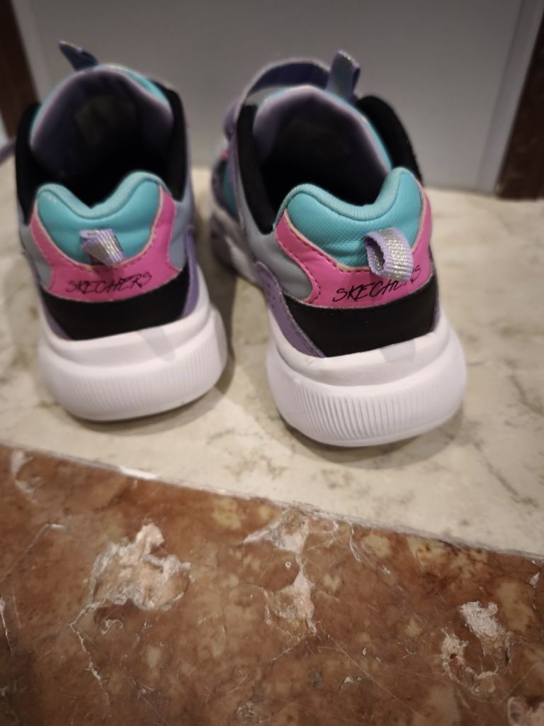 Tênis Sketchers menina 33