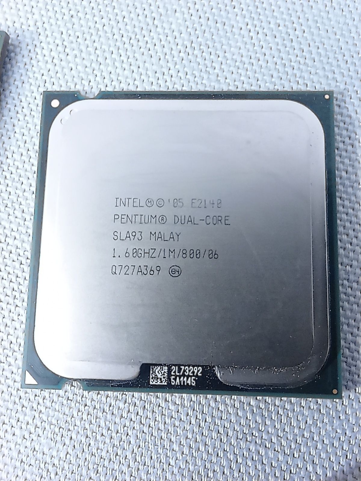 Dwa procesory Intel Pentium , Celeron