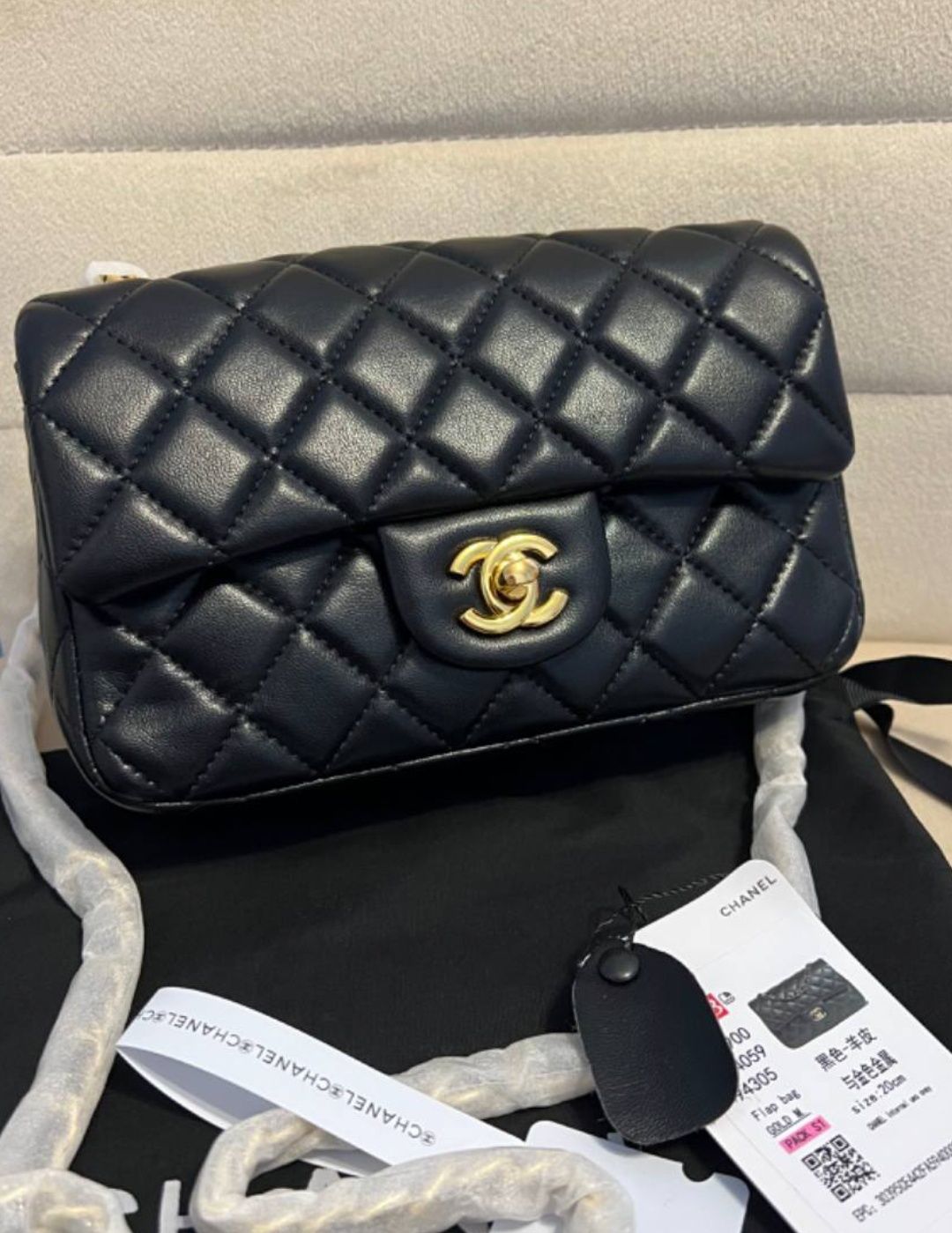 Chanel / Сумка mini 20 см, натуральная кожа
Артикул: 371335