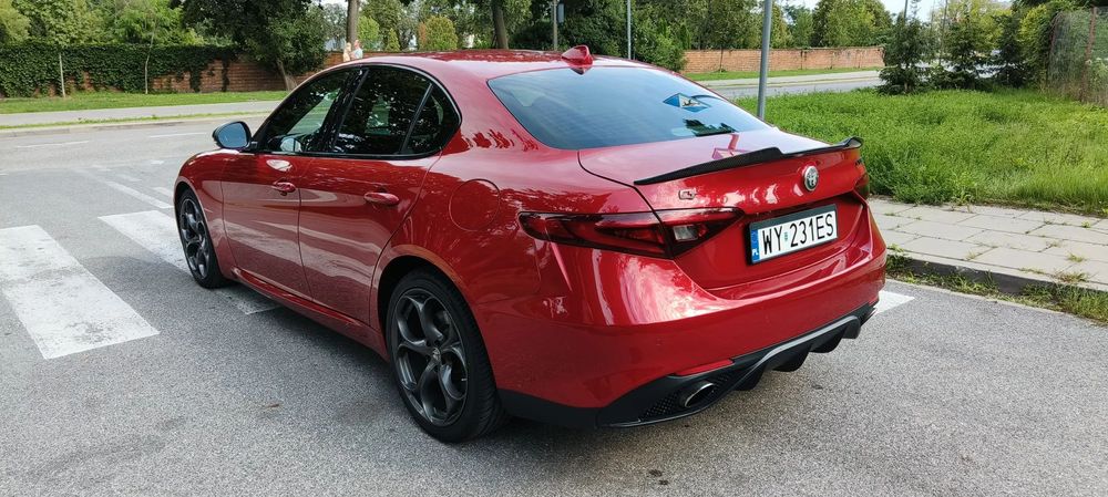 Alfa Romeo Giulia 280 KM, Automat ZF, Karbonowe dodatki, Sportowy wydech, Czerwona Perła