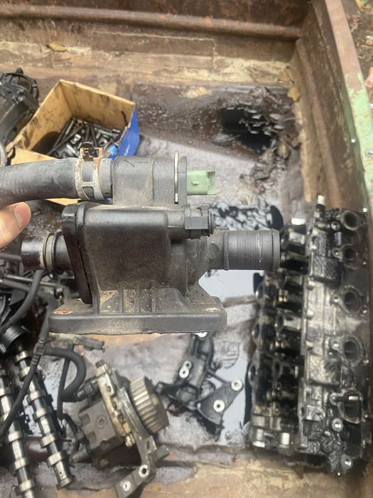 Голова ГБЦ 1.6 HDI двигун на запчастини