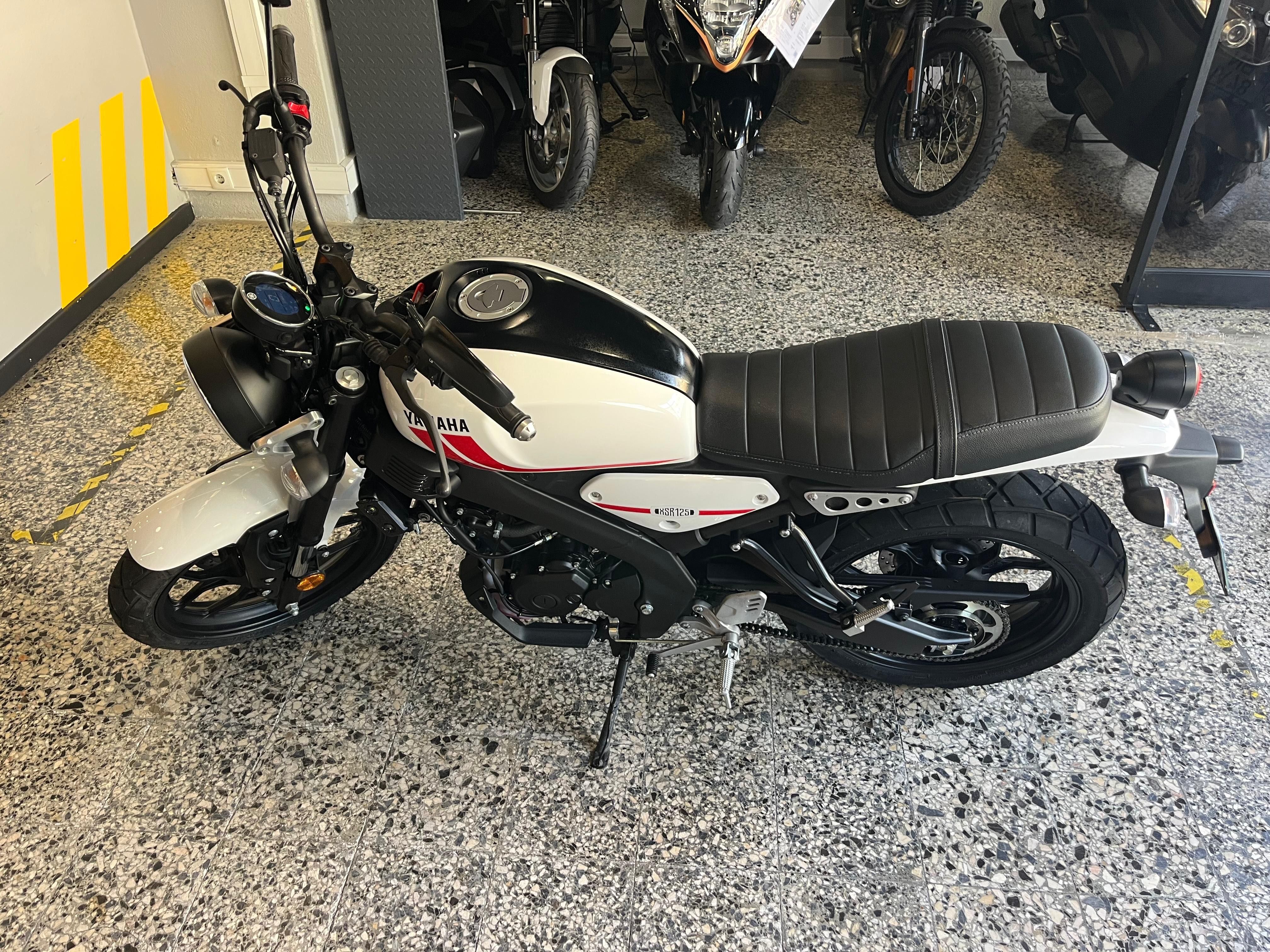 Yamaha XSR 125 de 10/2024 Como Nova 3462 Kms Garantia Yamaha