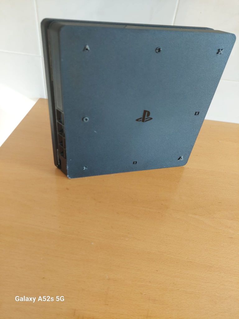 Playstation 4 com um ano de uso