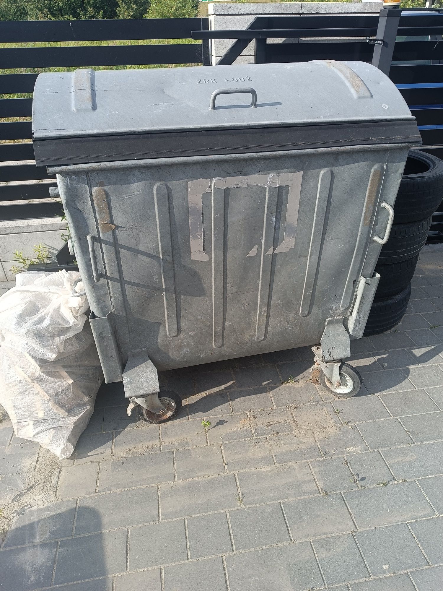 Kosz na śmieci kontener 1000l