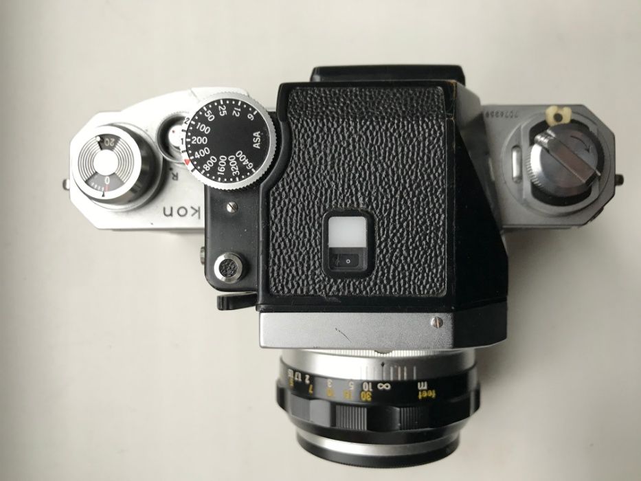 Легендарный фотоаппарат фотокамера Nikon F с обьективом и футляром!