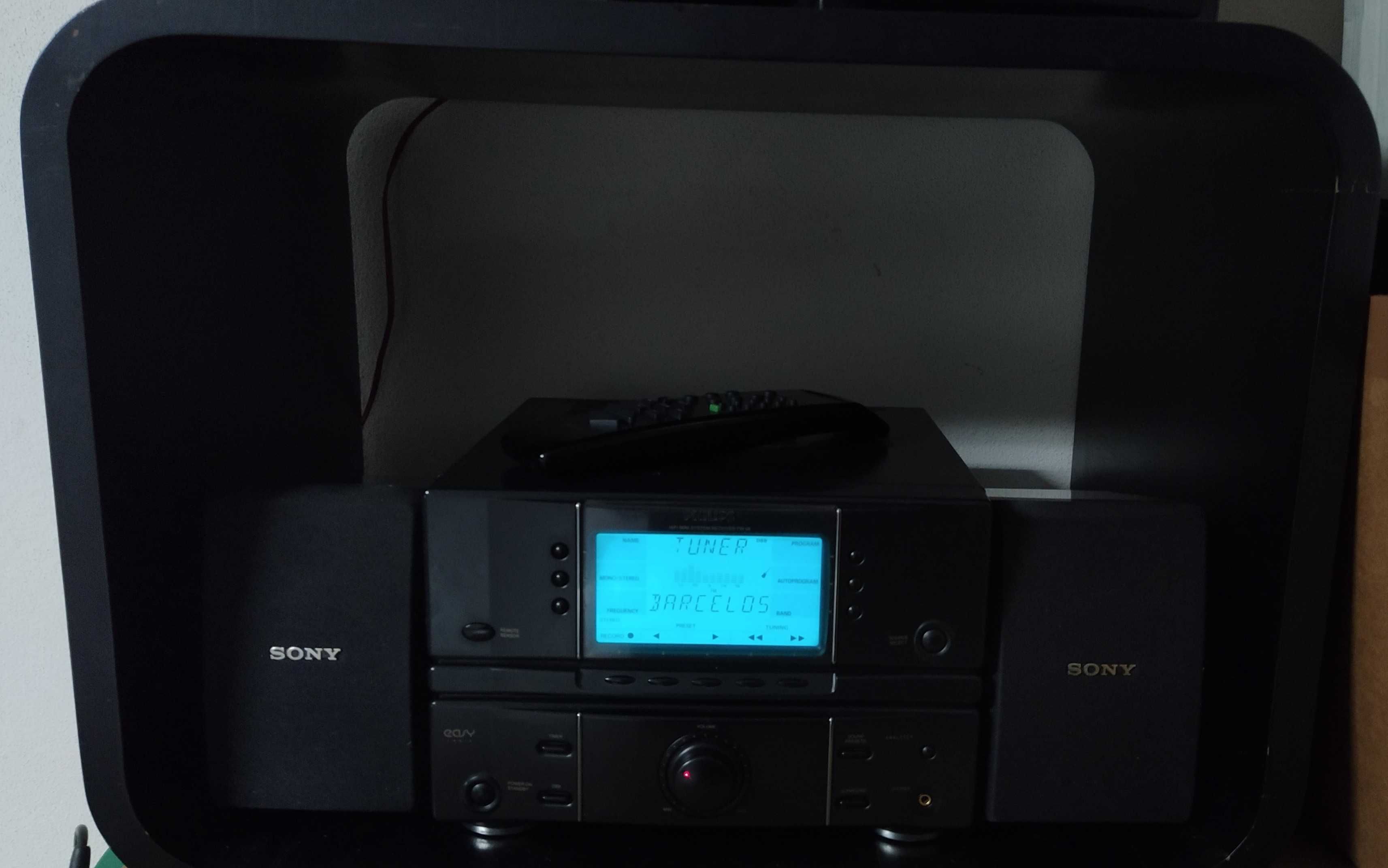 Aparelho de música Philips, rádio e amplificador e sistema surround.