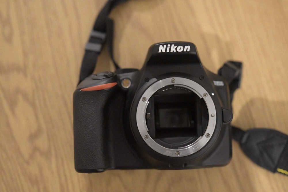 Nikon D3500  Znikomy przebieg z obiektywem