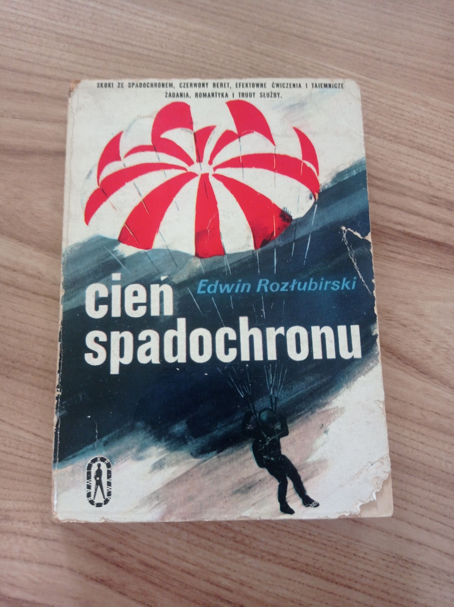 cień spadochronu Edwin Rozłubirski