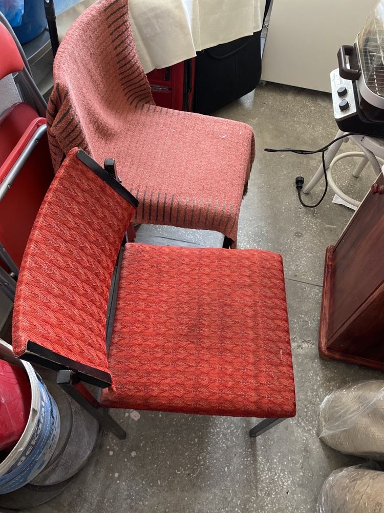Krzeslo czerwone obicie
