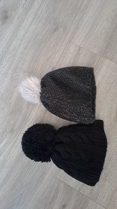 2 czapki w cenie jednej 4F stan dobry