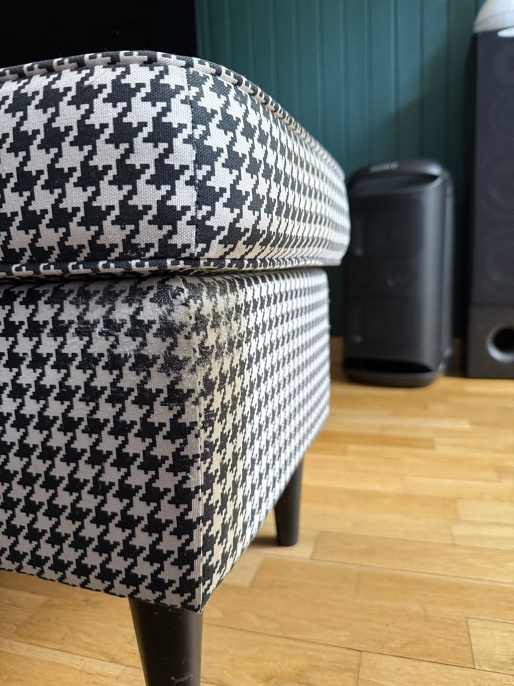 Fotel i pufa Strandmon Ikea pepitko