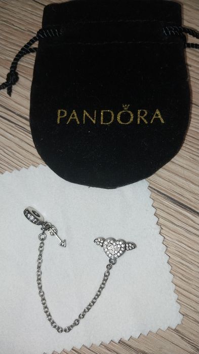 Pandora шарм-намистина  серце з цепочкою і стрілою