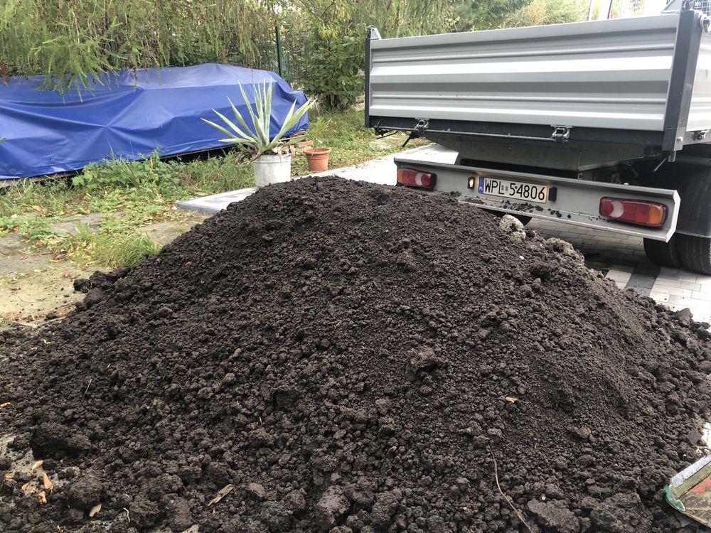 Ziemia ogrodowa czarnoziem kompost humus przesiewana warzywa rośliny