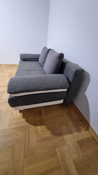 Szara rozkladana kanapa