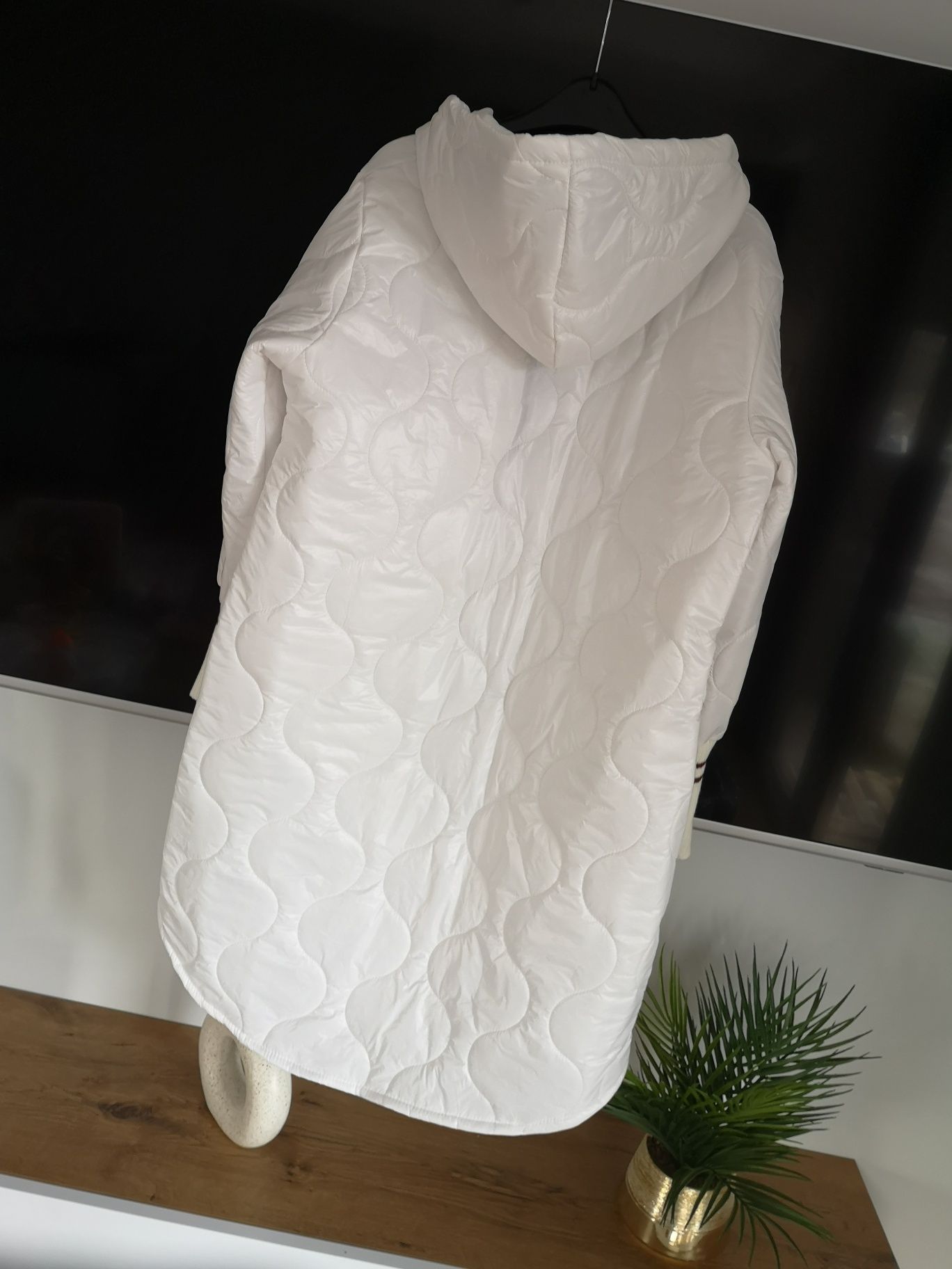 Biała pikowana kurtka wiosenna na wiosne S M L
