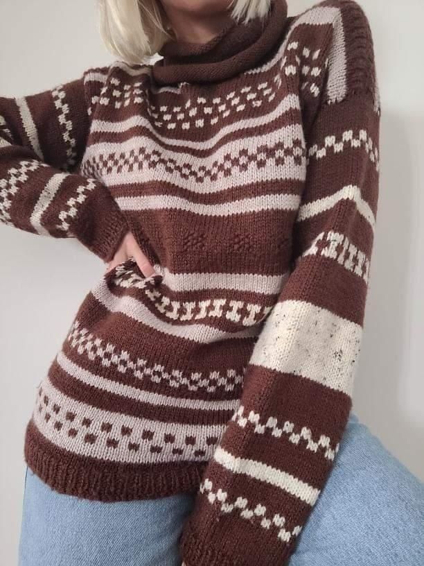 Brązowy sweter oversize golf norweskie wzory handmade