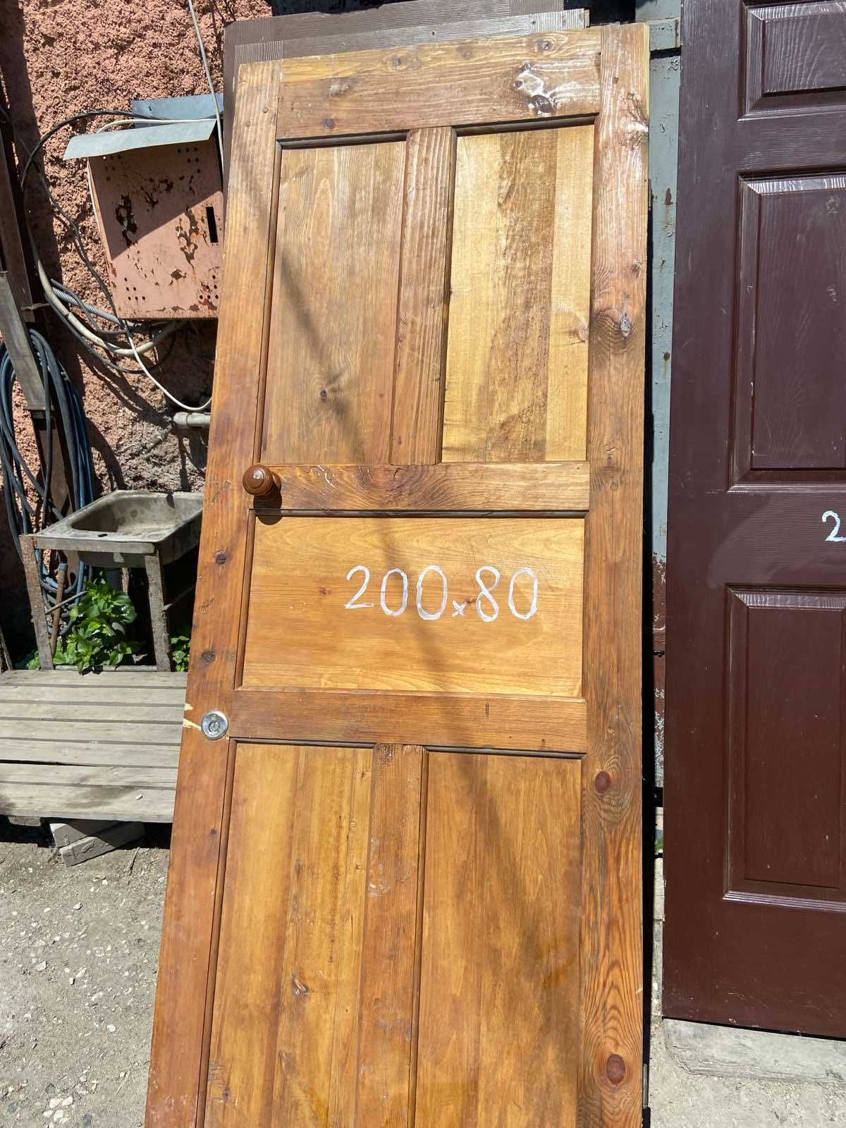 Продаются б/у двери (металлопластик,  дерево и  канадки)