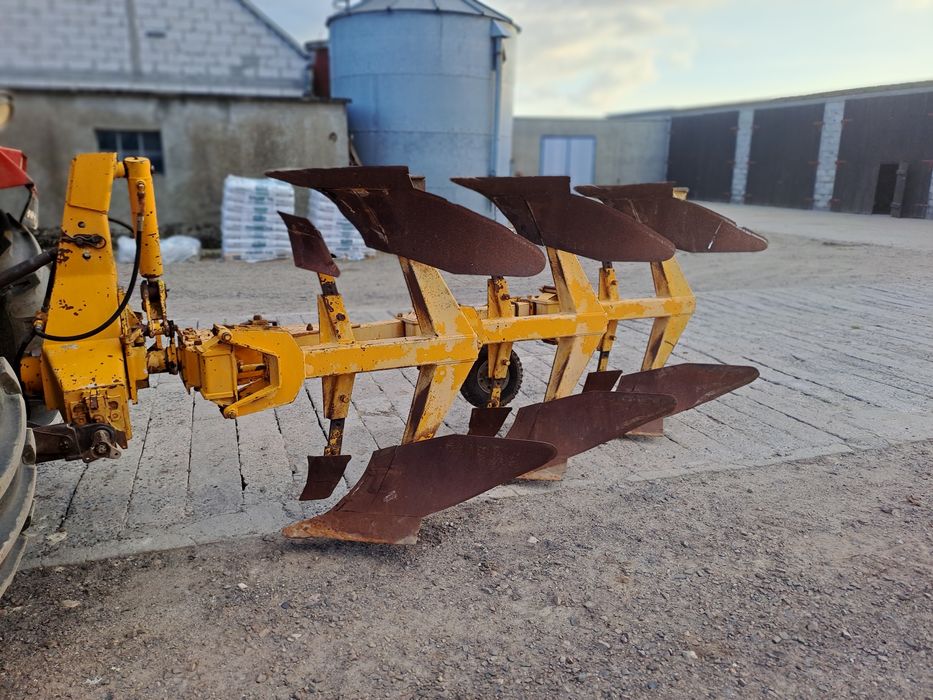 Pług 3 skibowy obrotowy