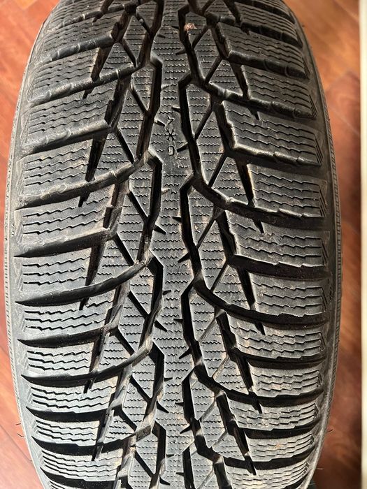 Używana opona firmy Nokian 195/50 R16