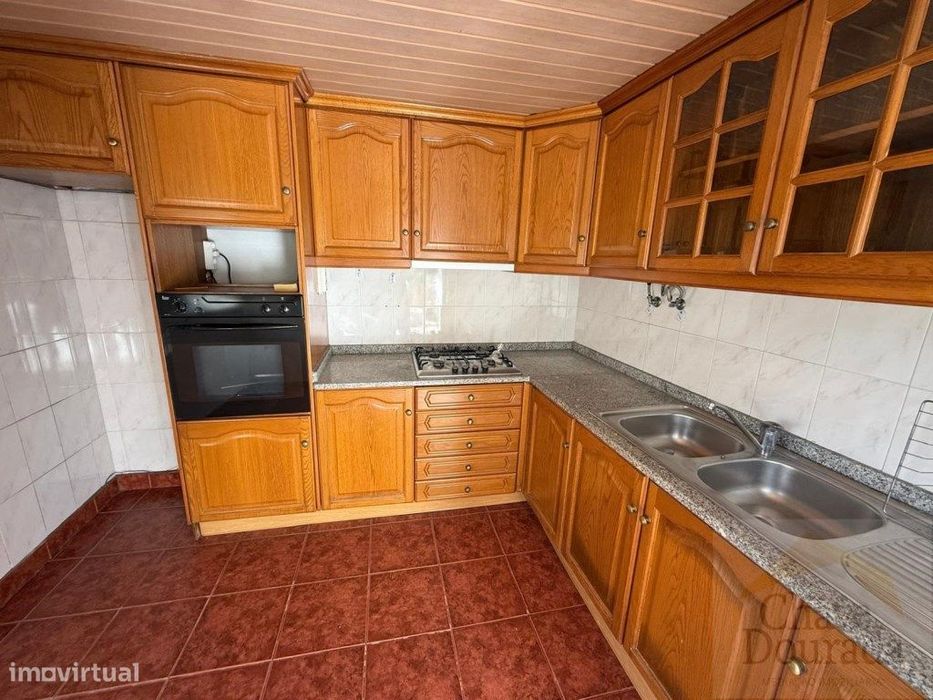 Moradia T2 com anexos - Ceira