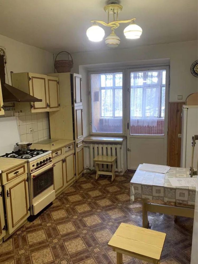 Продаж квартири по вул. Лазаренка