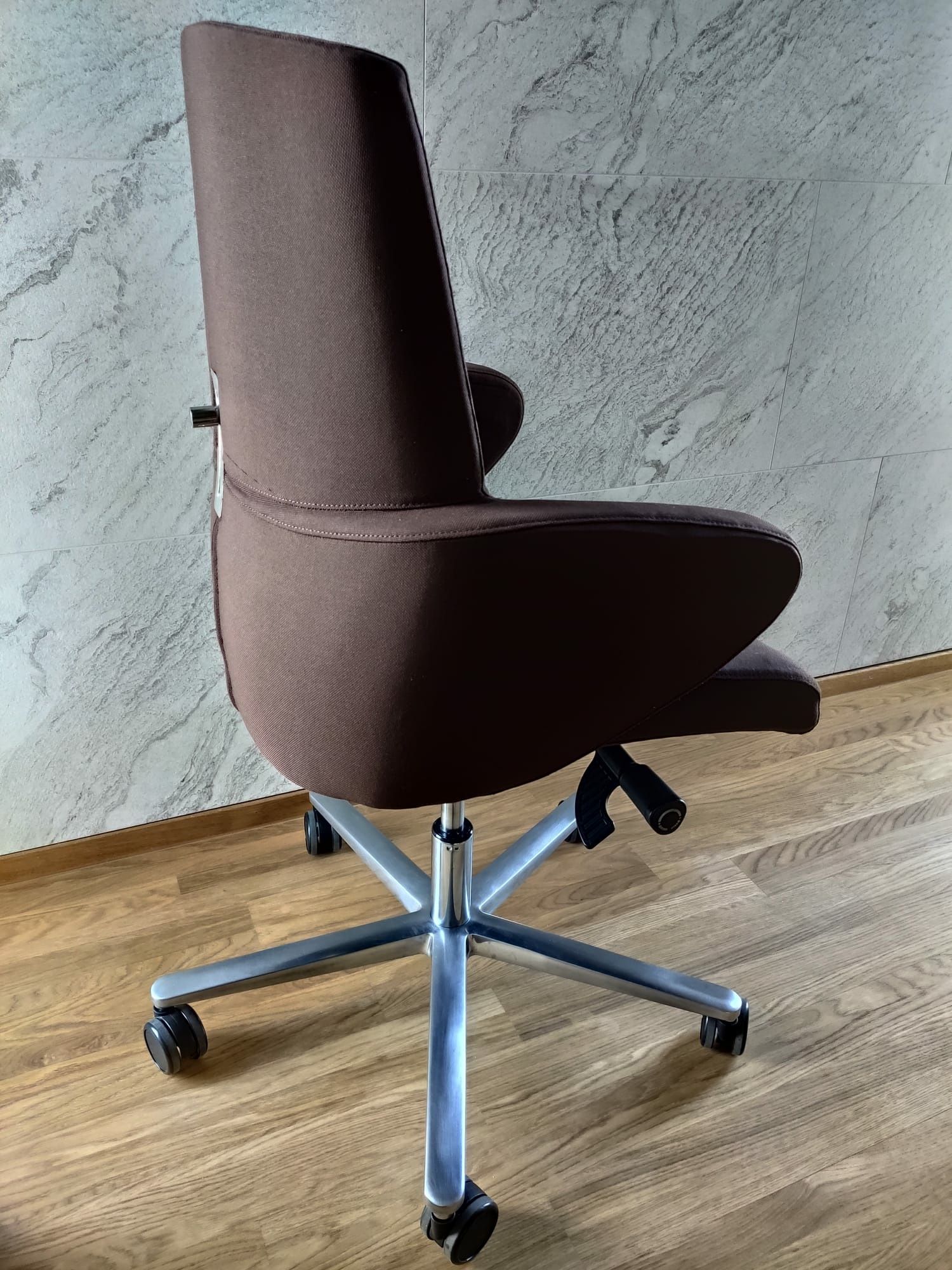 Fotel obrotowy ergonomiczny fotel biurowy