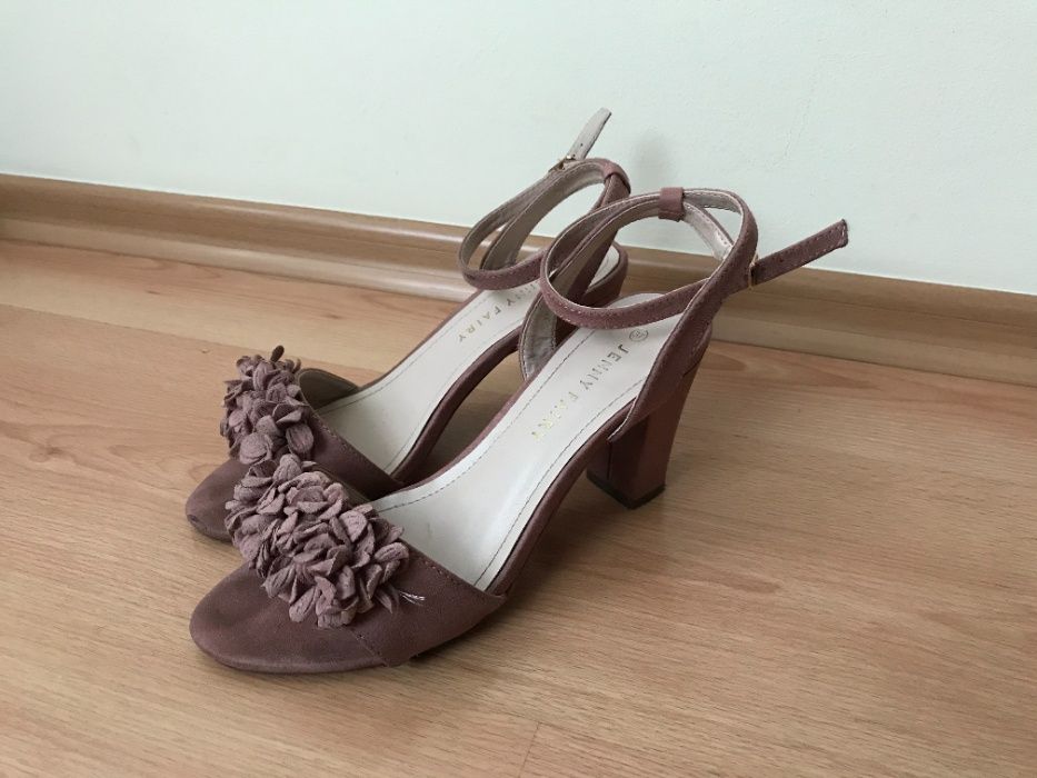 Buty sandały sandałki damskie na obcasie Jenny Fairy CCC 37