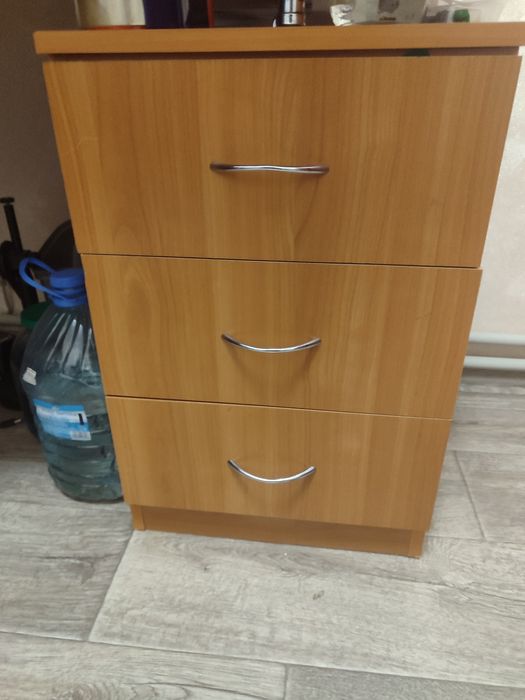 Продам стол письменный угловой в идеальном состоянии