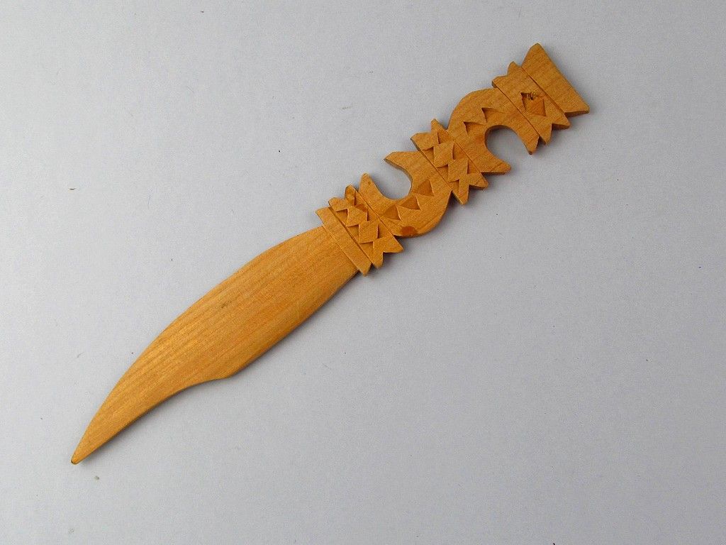 drewniany rzeźbiony egzotyczny noż do listów