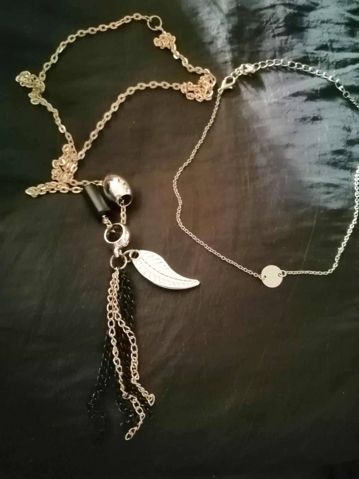 Bijutaria colares e pulseiras