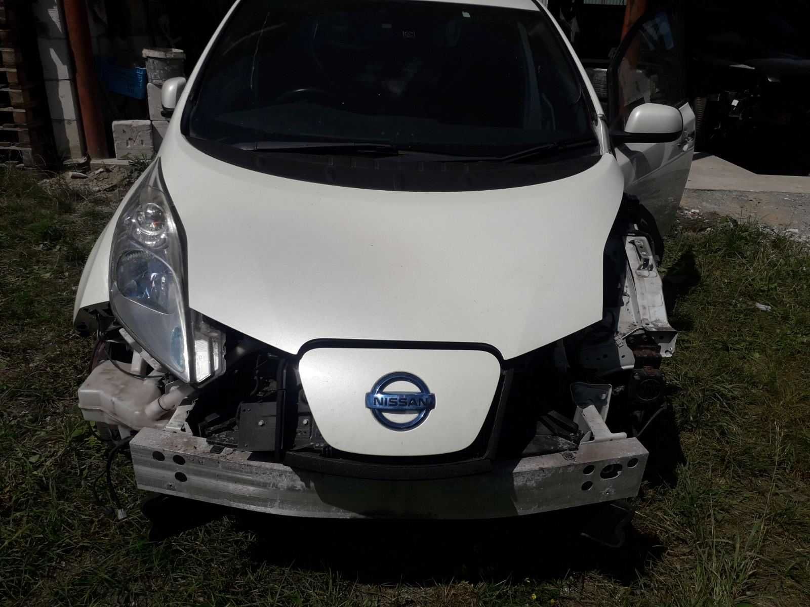 Капот Nissan Leaf