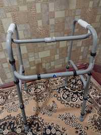 Ходунки для інвалідів та осіб похилого віку