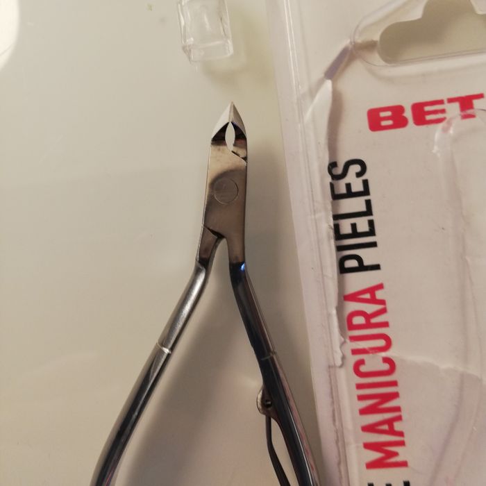 Alicate de cutículas Beter novo
