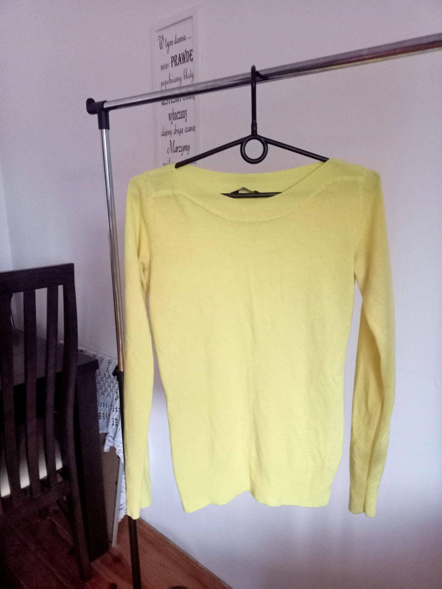 Sweterek żółty F&F
